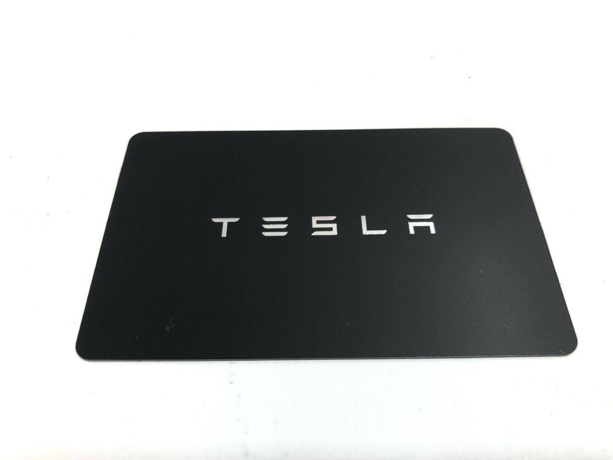 Ключ-карта к Tesla Model Y 2020