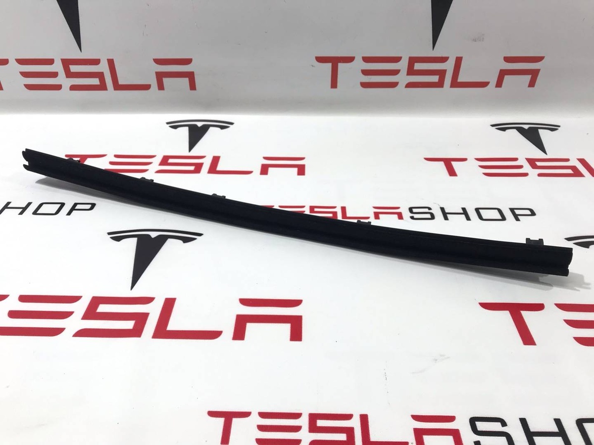 Уплотнитель к Tesla Model S 2015