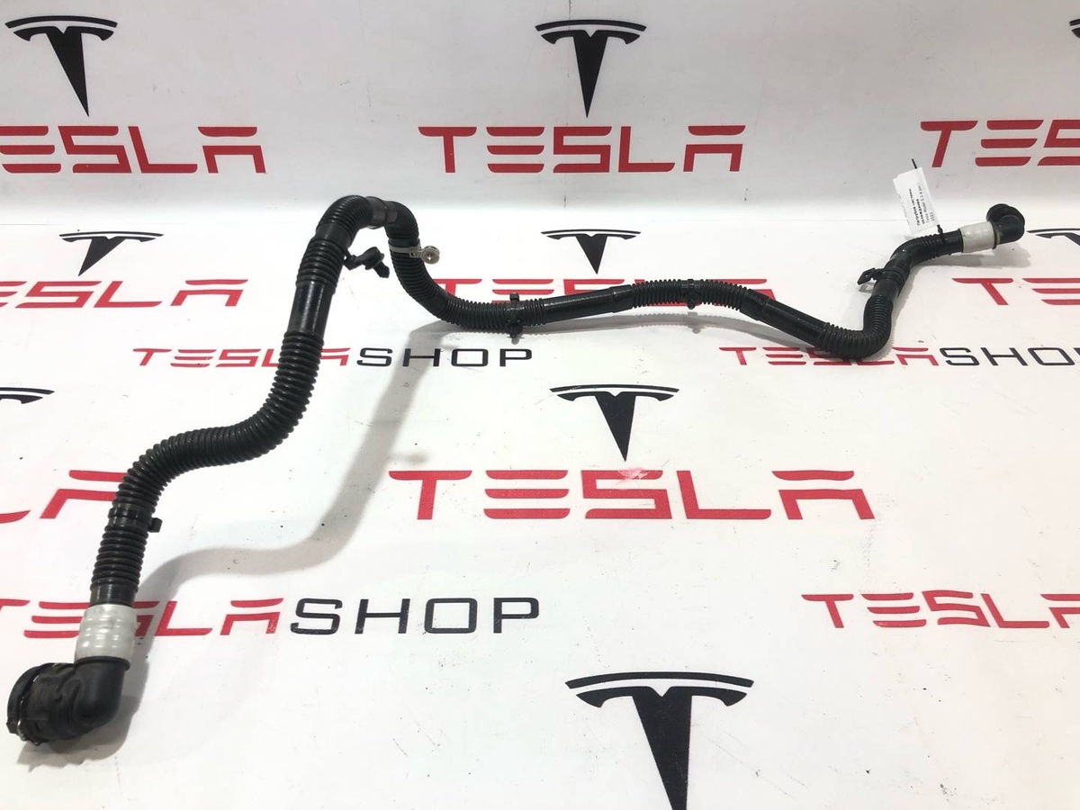 Патрубок радиатора к Tesla Model S 2022