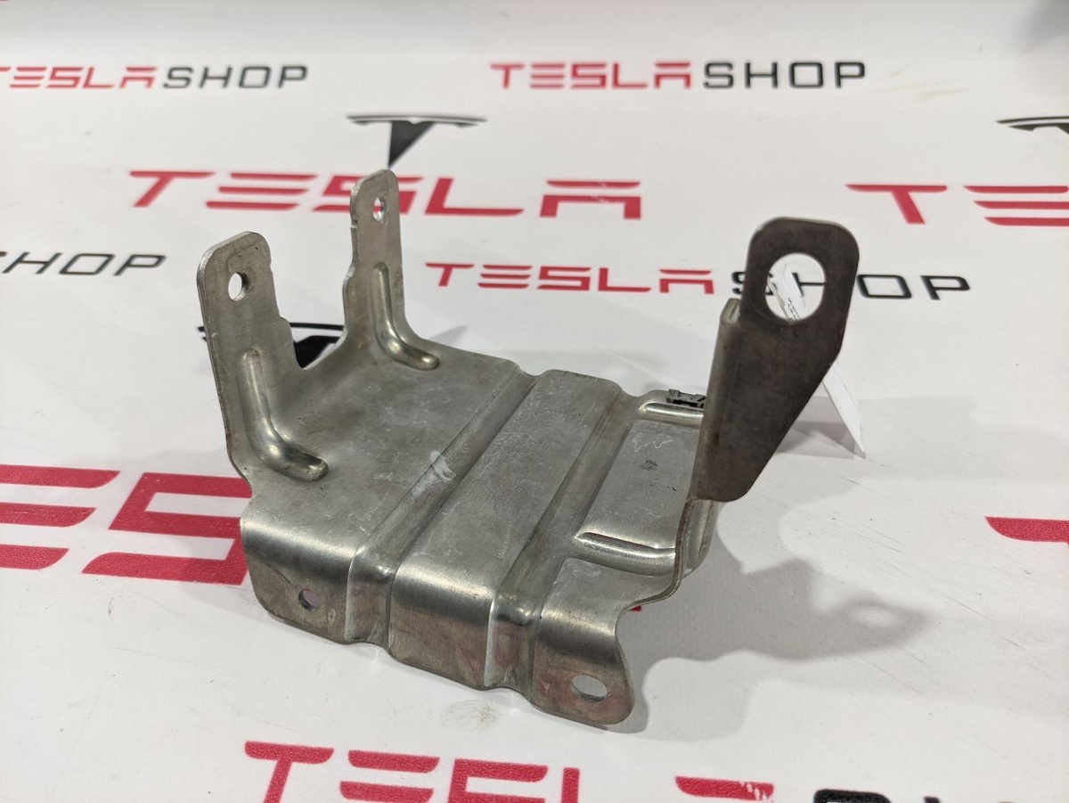Кронштейн к Tesla Model S 2012