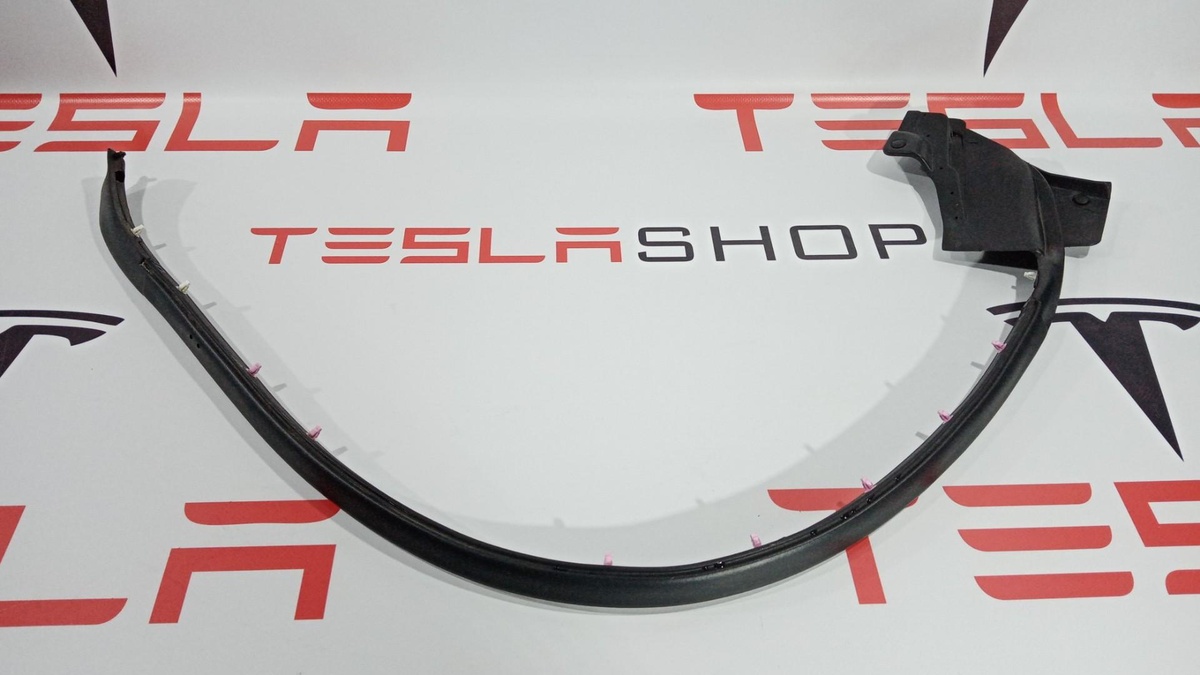 Уплотнитель двери задней правой к Tesla Model S 2014