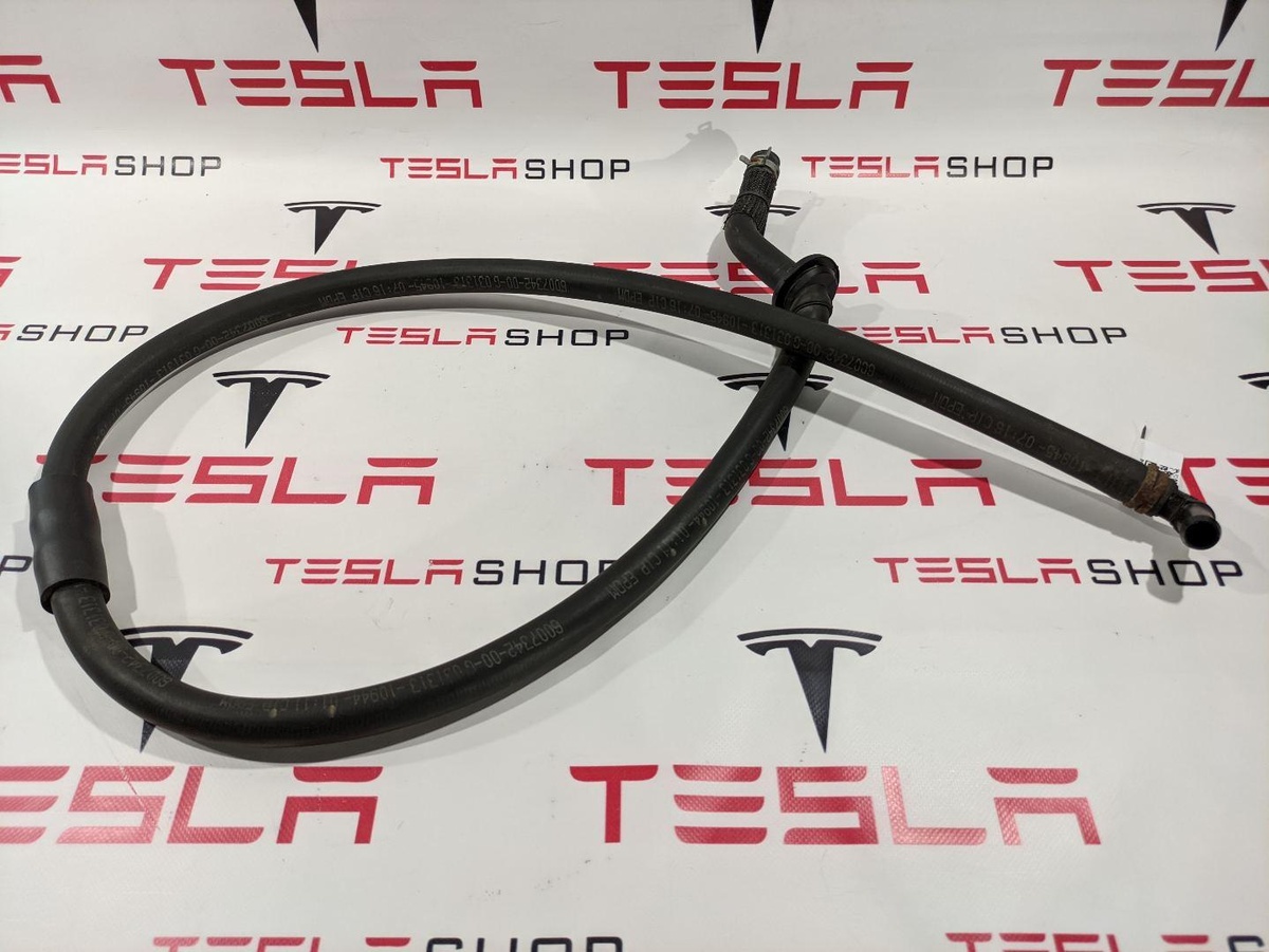 Трубка охлаждающей жидкости металлическая к Tesla Model S 2012