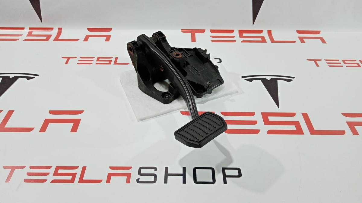 Педаль тормоза к Tesla Model 3 2019