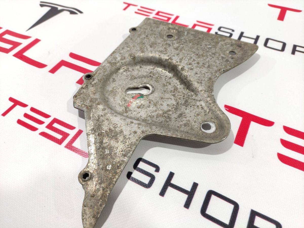 Кронштейн подрамника к Tesla Model S 2014