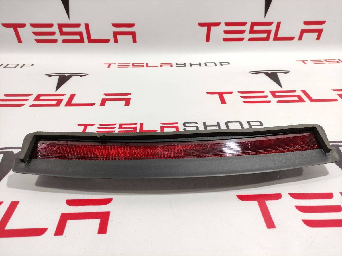 Стоп-сигнал к Tesla Model 3 2021