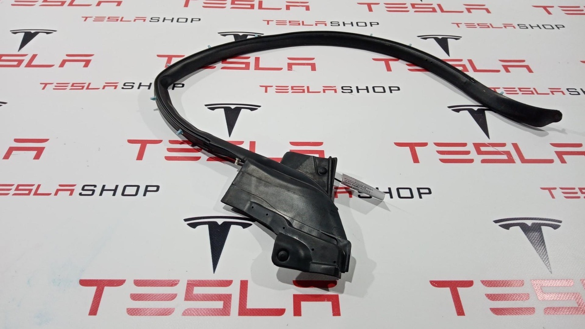 Уплотнитель двери задней правой к Tesla Model S 2012