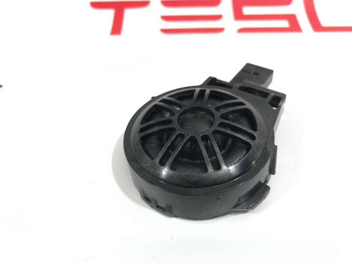 Динамик к Tesla Model Y 2021