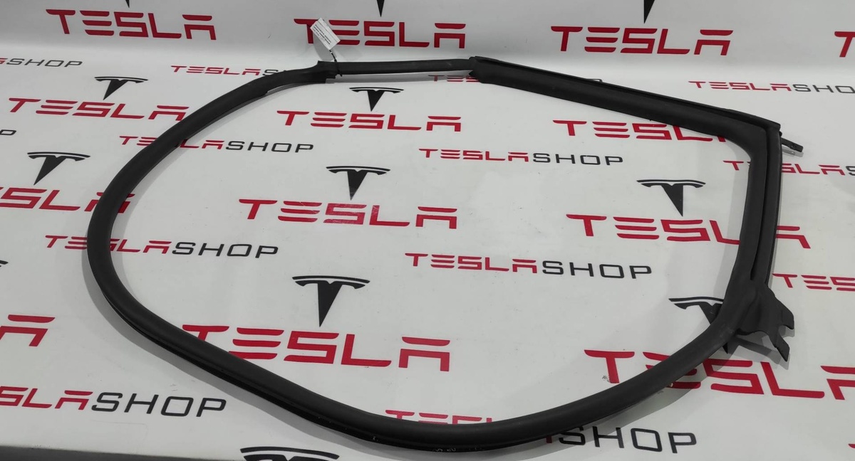 Уплотнитель к Tesla Model S 2015