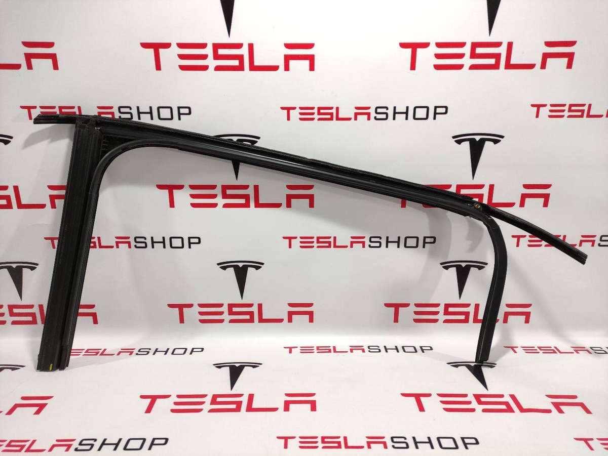 Уплотнитель к Tesla Model X 2017