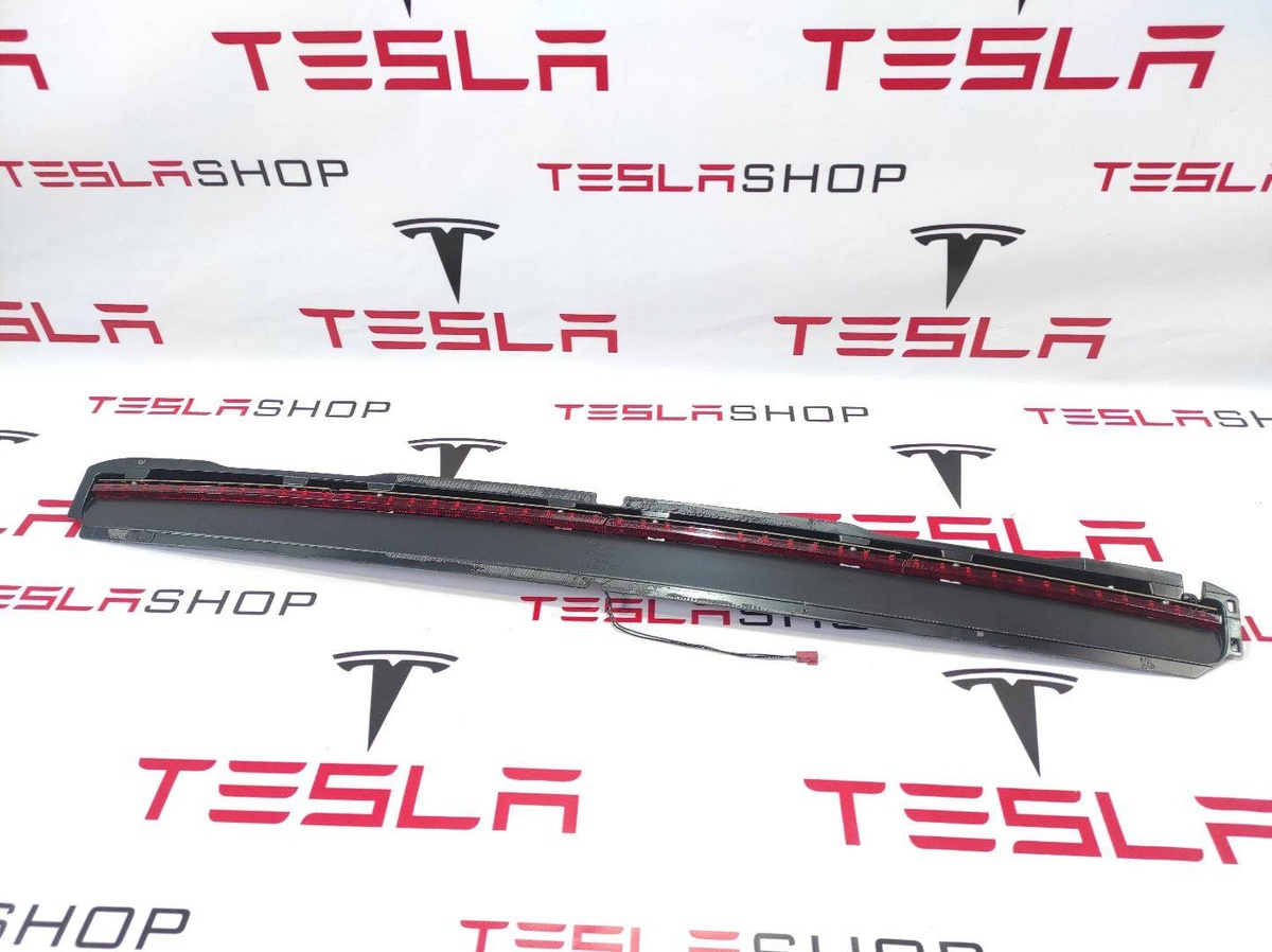 Стоп-сигнал к Tesla Model S 2016