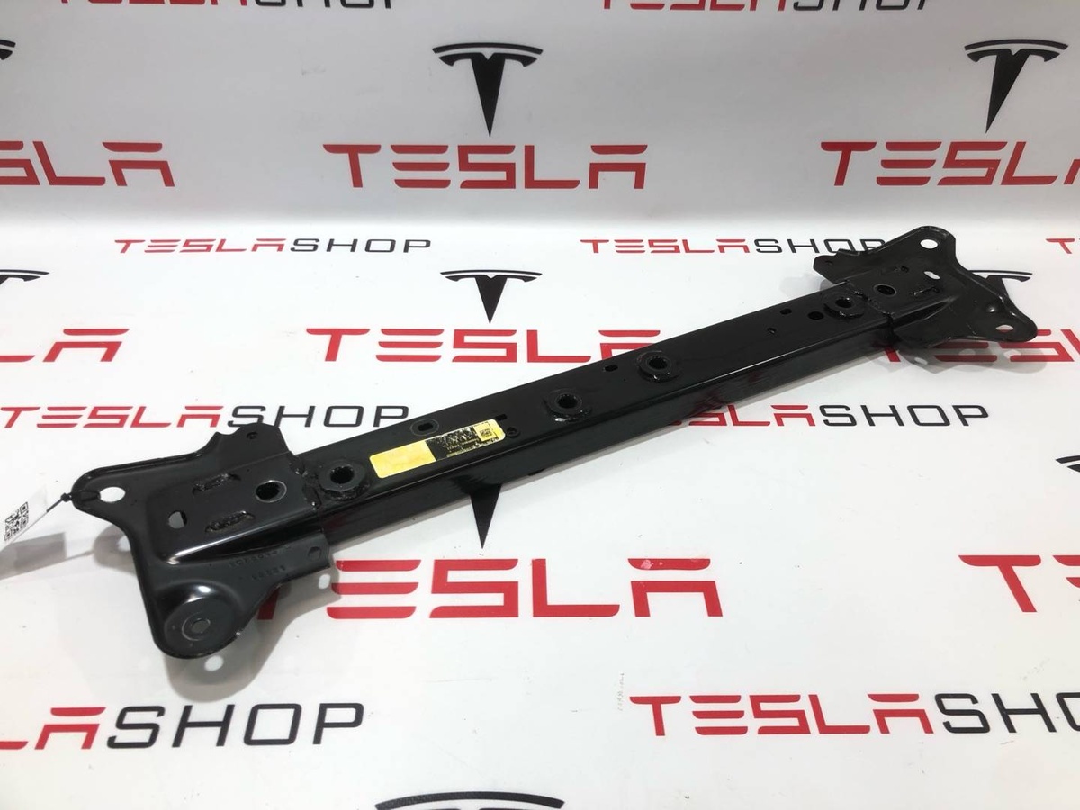 Распорка стоек к Tesla Model Y 2021