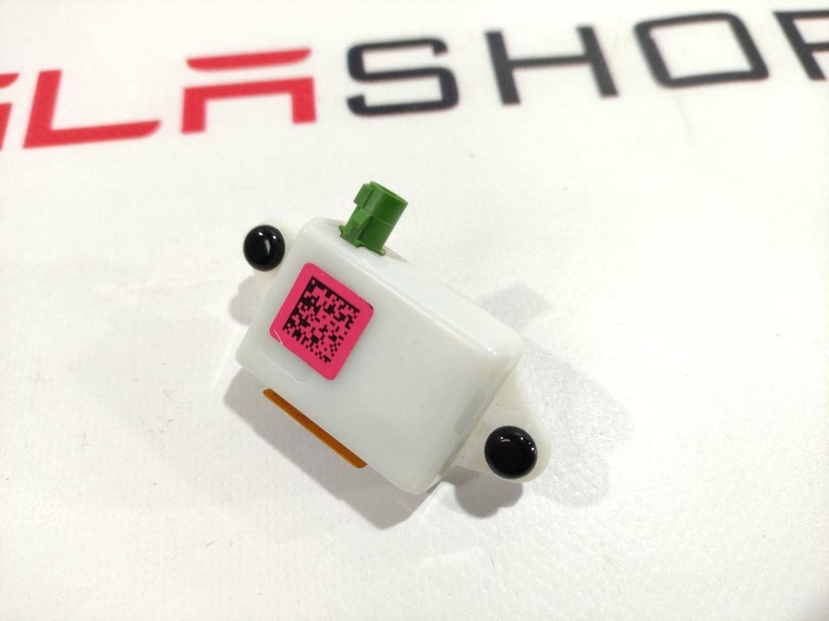 Антенна  к Tesla Model 3 2018