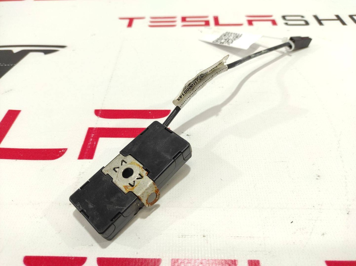 Антенна  к Tesla Model S 2016