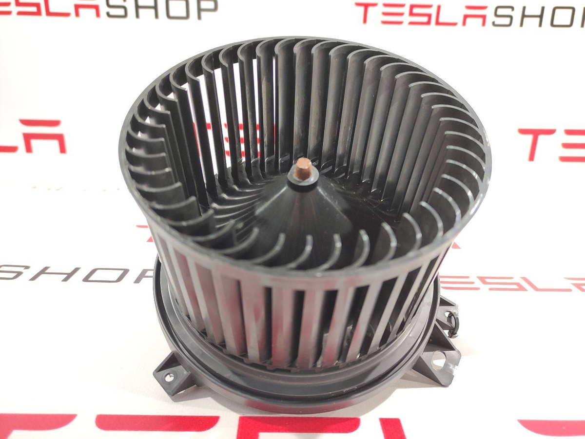 Моторчик печки к Tesla Model 3 2019