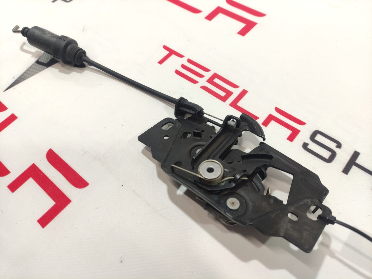 Замок капота к Tesla Model X 2019