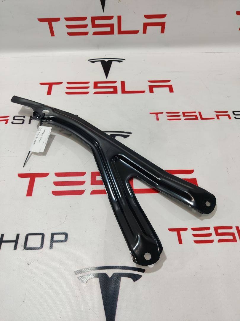 Распорка стоек к Tesla Model S 2022