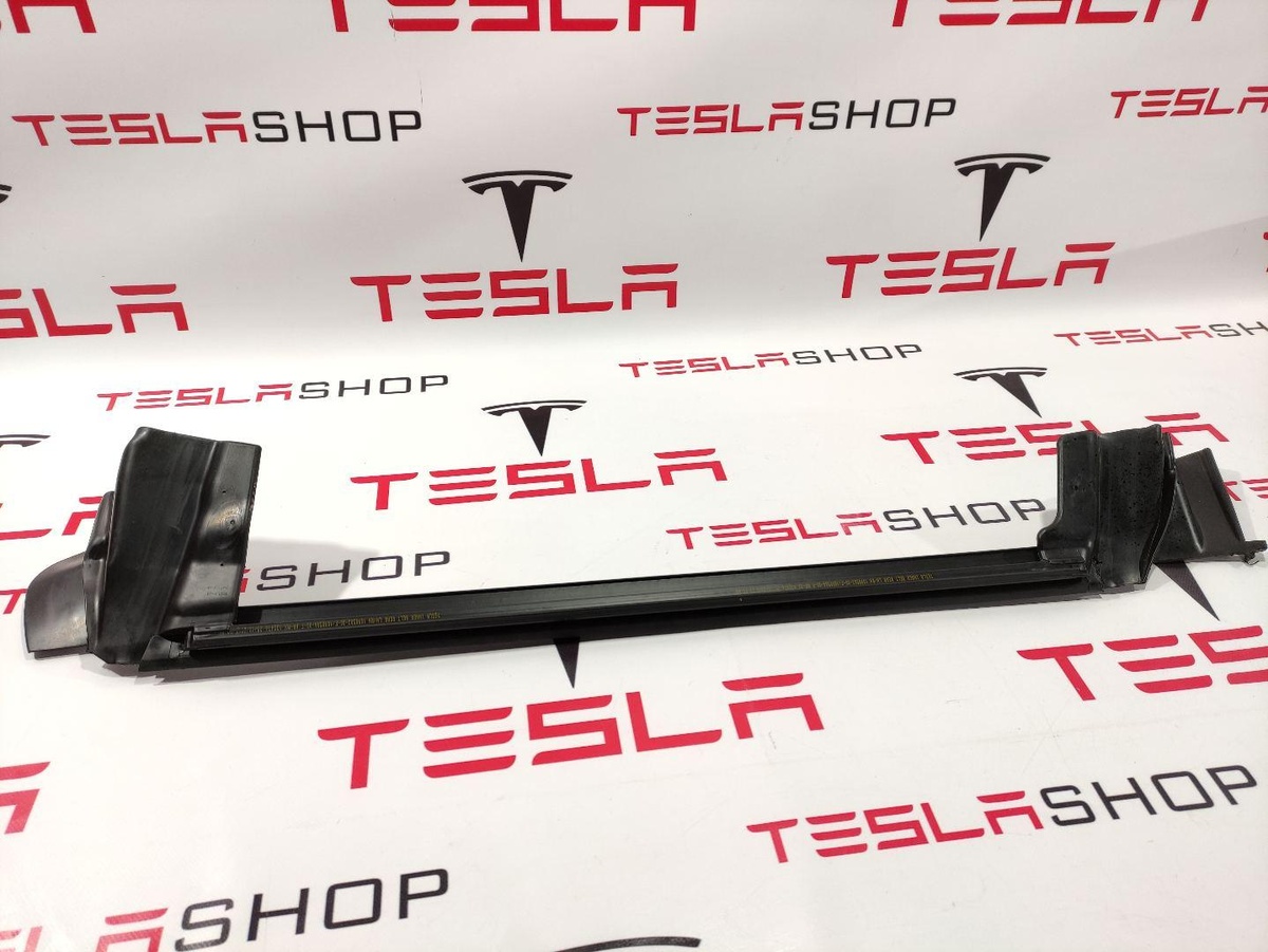 Уплотнитель к Tesla Model 3 2020