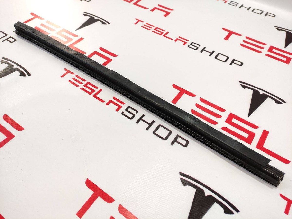 Уплотнитель к Tesla Model S 2016