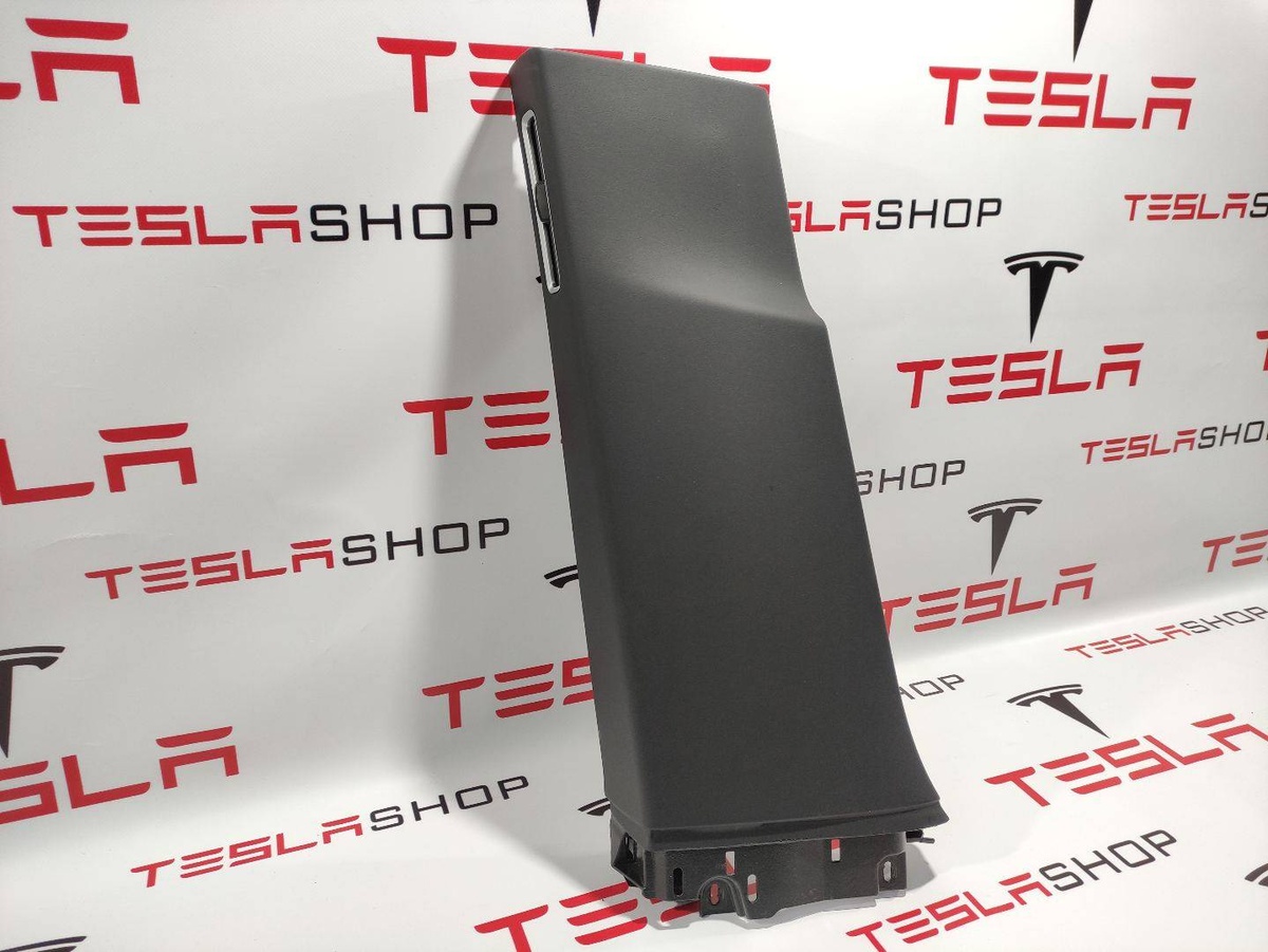Обшивка стойки к Tesla Model X 2017