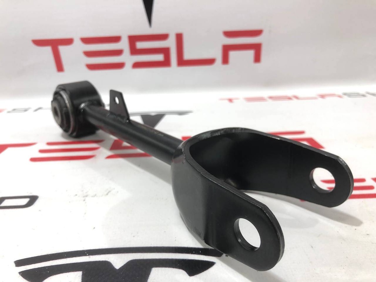 Рычаг задний к Tesla Model Y 2022