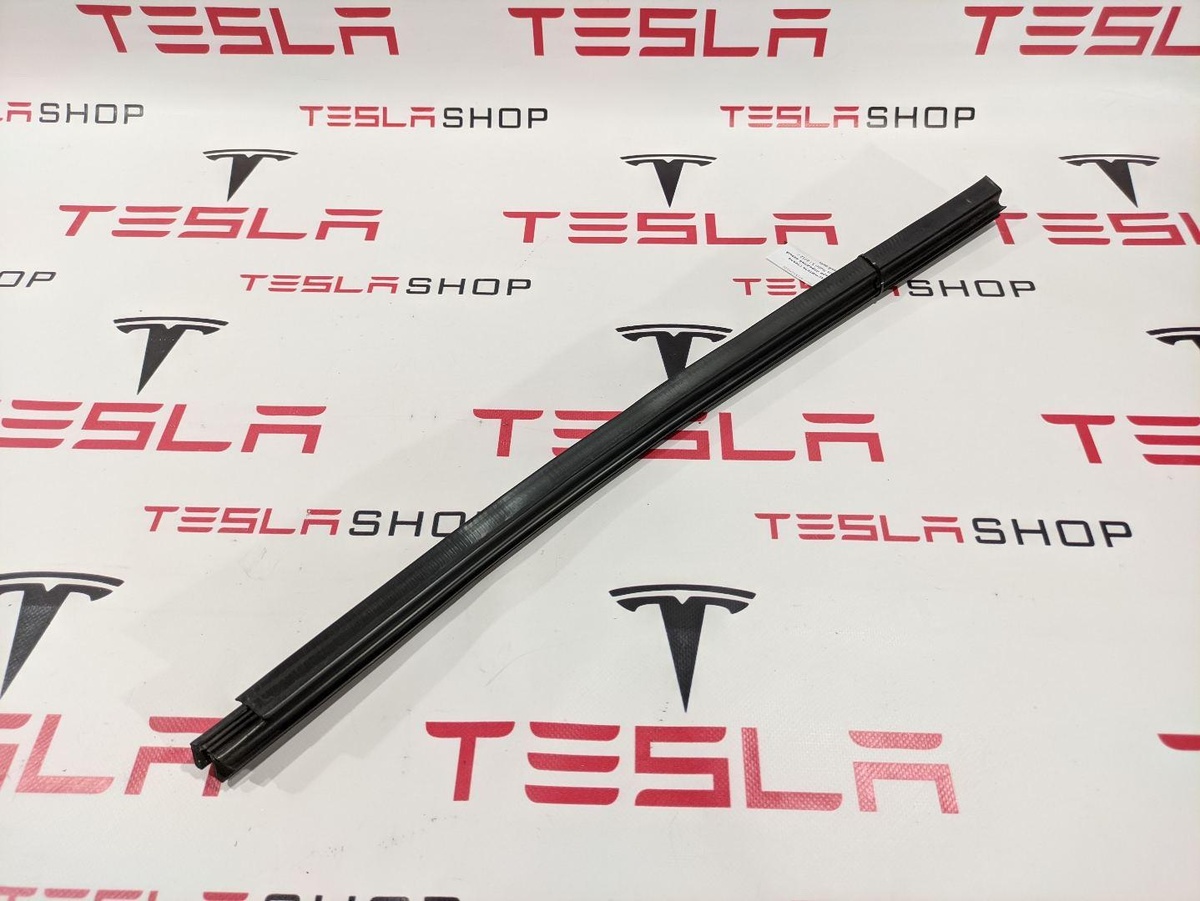 Уплотнитель к Tesla Model S 2012