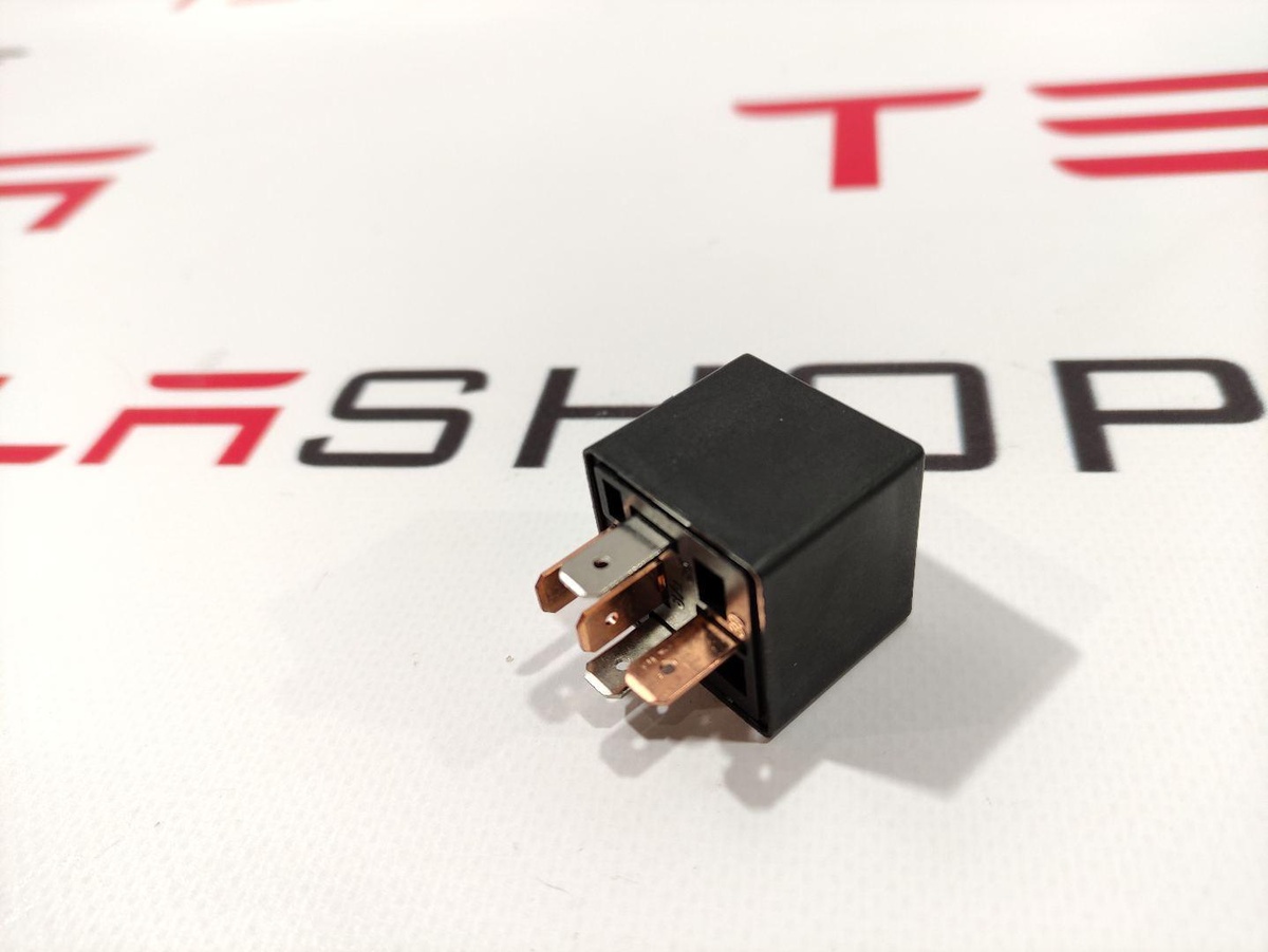 Блок предохранителей к Tesla Model S 2016