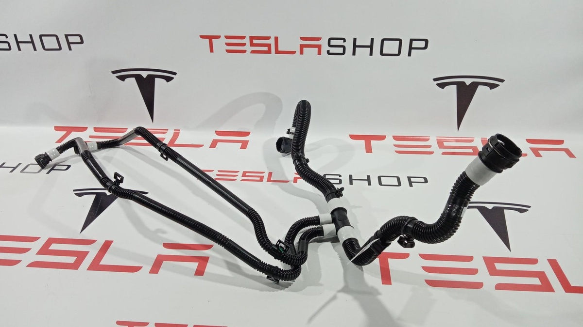 Патрубок радиатора к Tesla Model 3 2020
