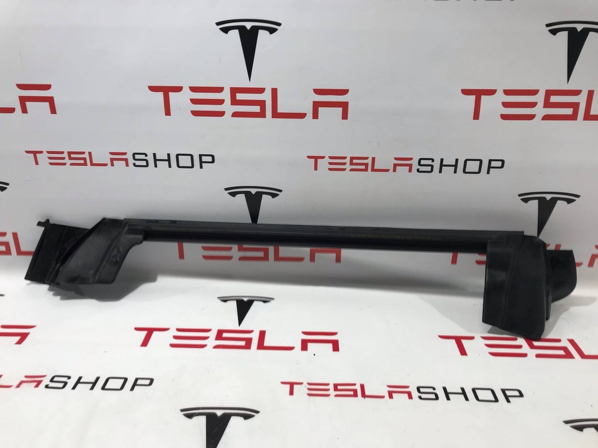 Уплотнитель к Tesla Model 3 2020