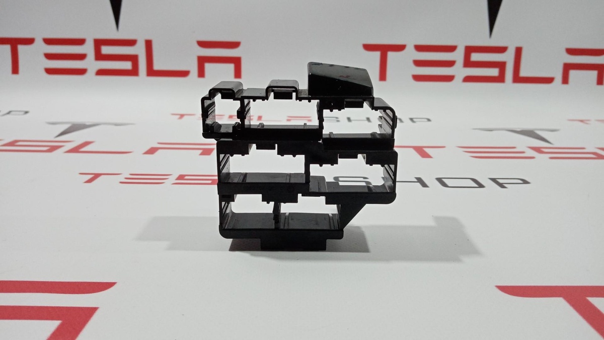 Кронштейн к Tesla Model S 2016
