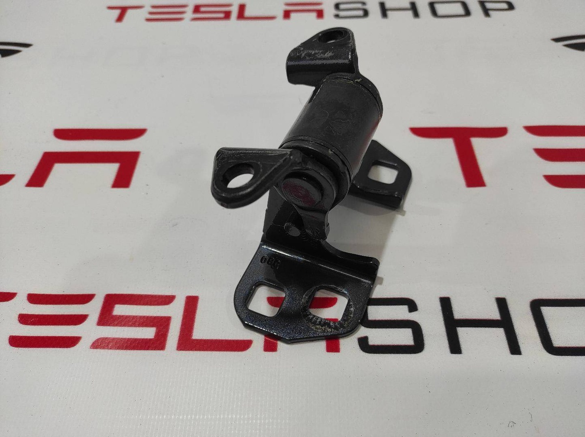 Петля двери к Tesla Model S 2015