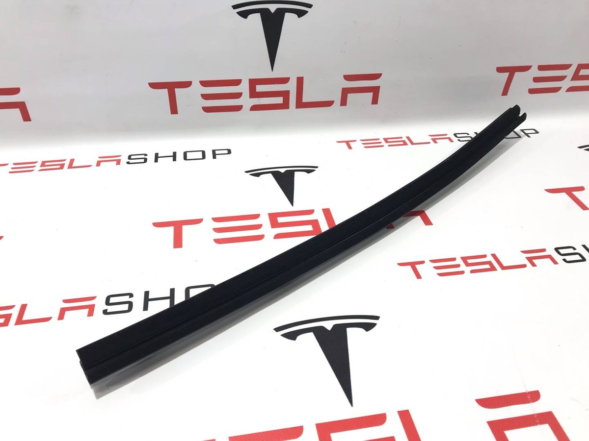 Уплотнитель к Tesla Model S 2015