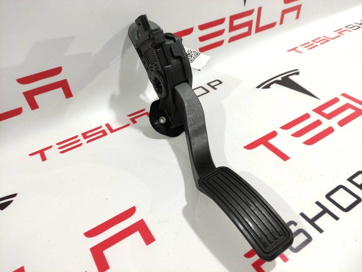 Педаль газа к Tesla Model S 2015