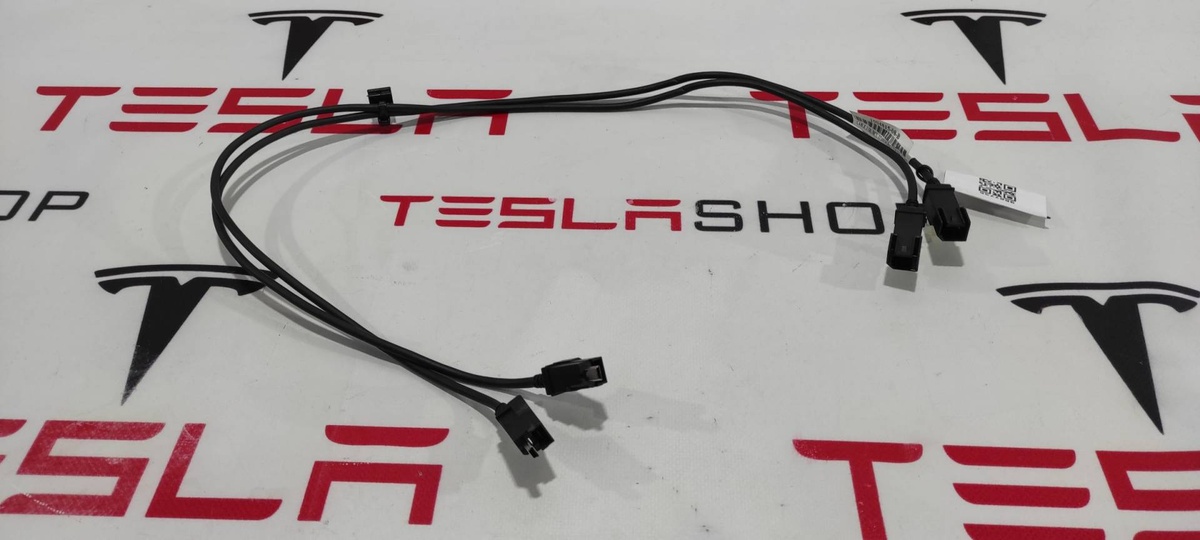 Провод USB к Tesla Model S 2015