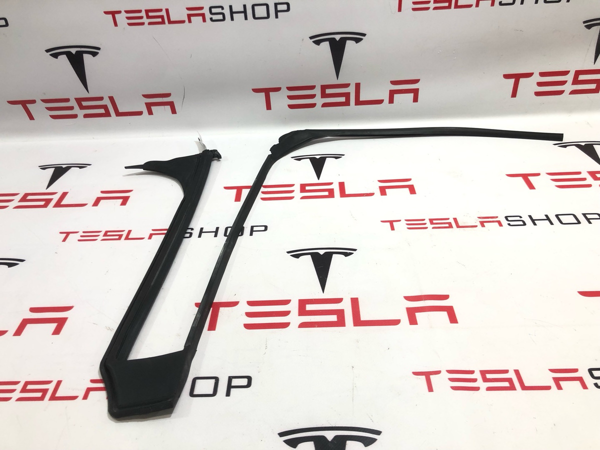 Уплотнитель к Tesla Model X 2016