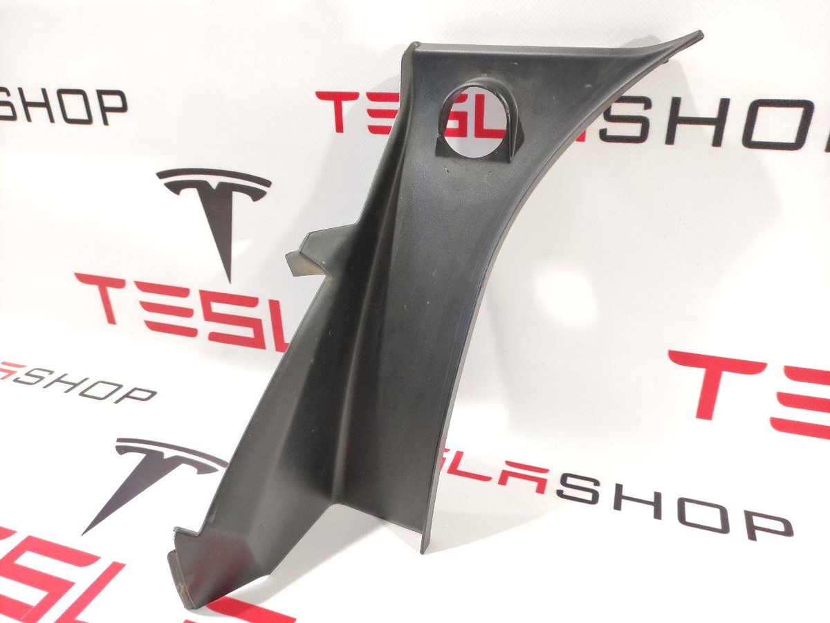 Молдинг крышки багажника к Tesla Model S 2015