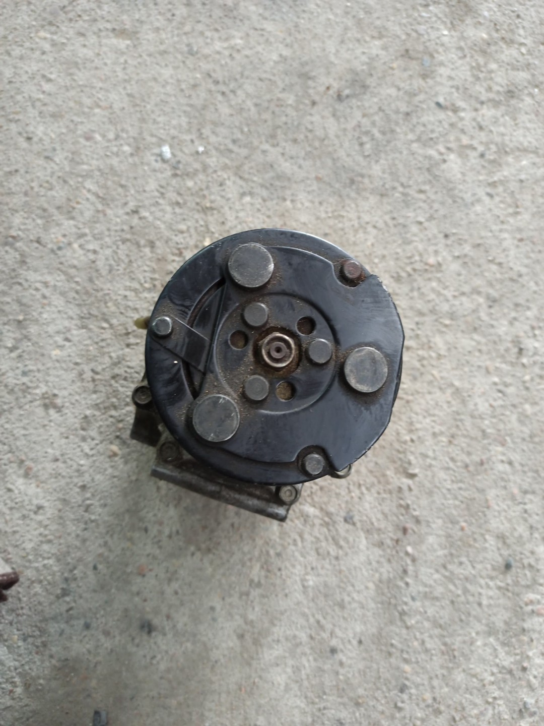 Компрессор кондиционера к Mazda 323 1997