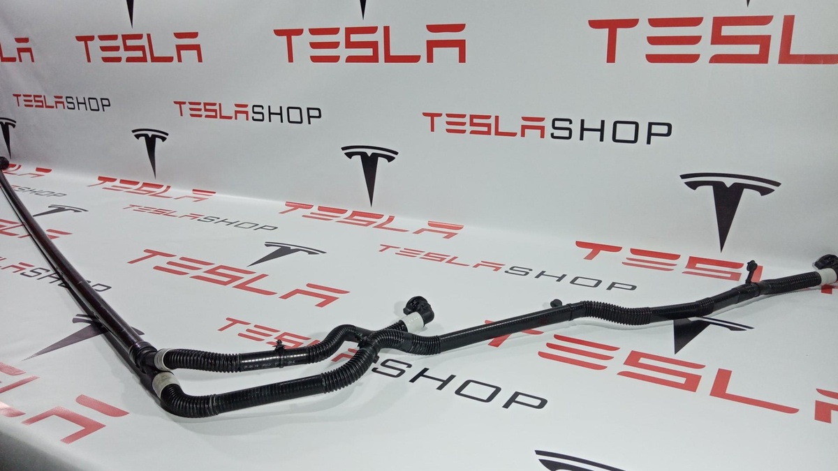 Патрубок к Tesla Model 3 2019