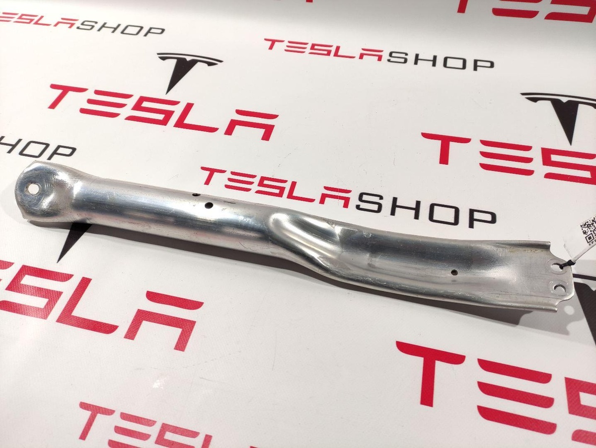 Распорка стоек к Tesla Model S 2016