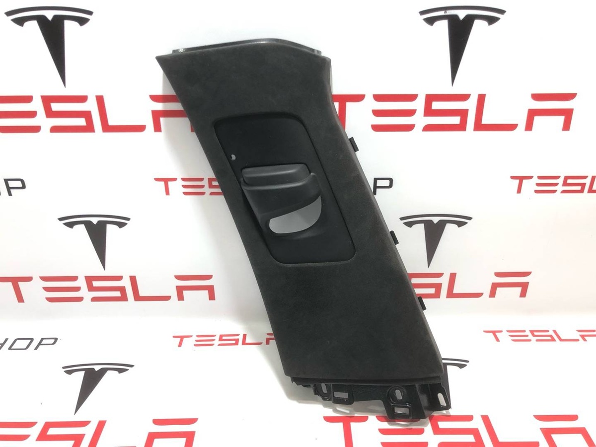 Обшивка стойки к Tesla Model X 2019