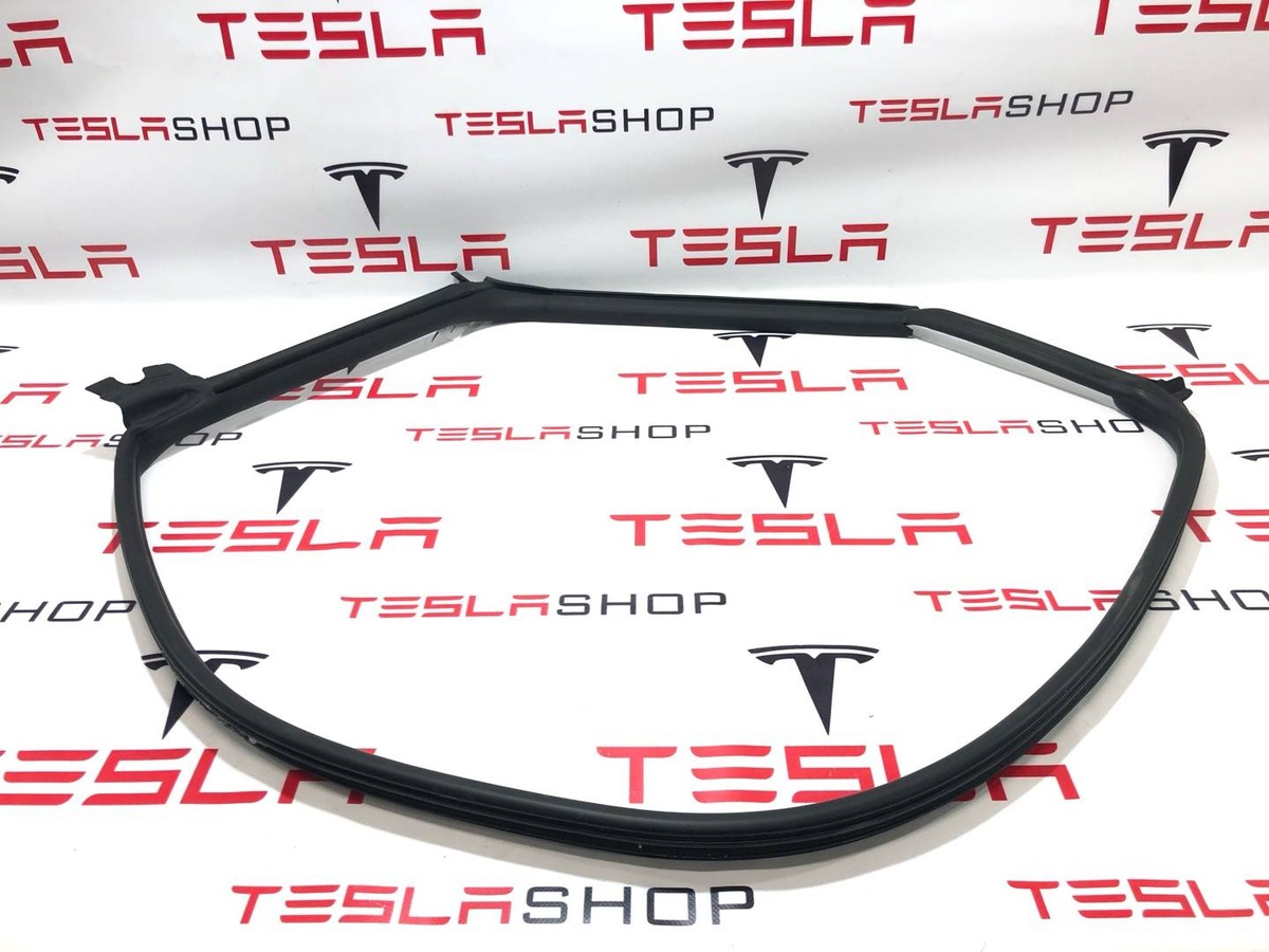 Уплотнитель к Tesla Model S 2021