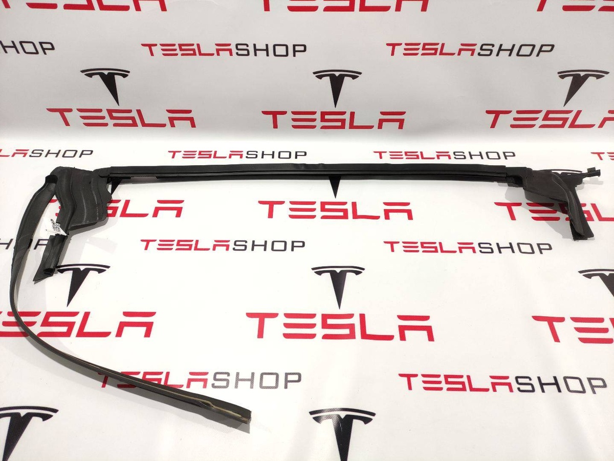 Уплотнитель к Tesla Model X 2017