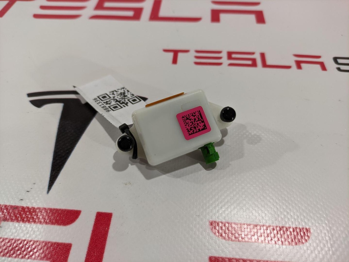 Антенна  к Tesla Model 3 2019