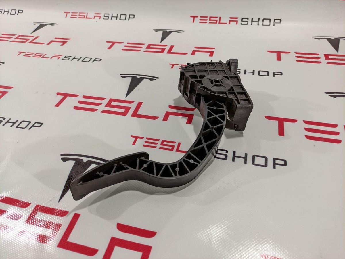 Педаль газа к Tesla Model 3 2019