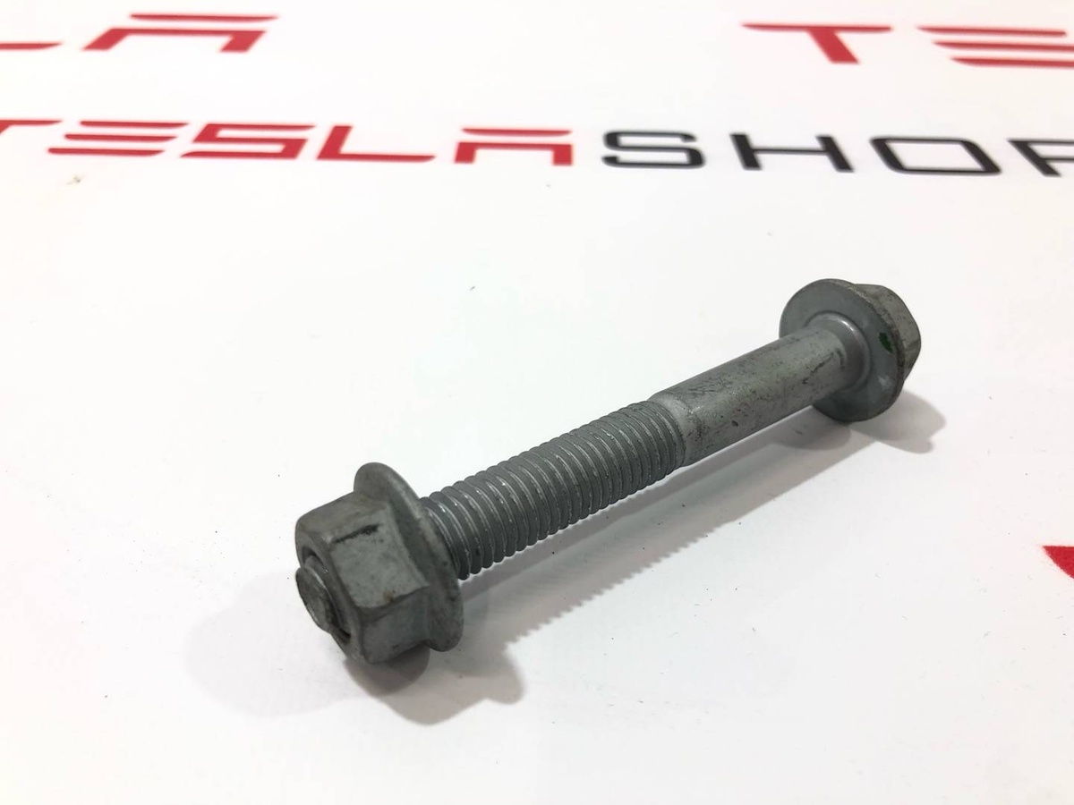 Болт к Tesla Model S 2019