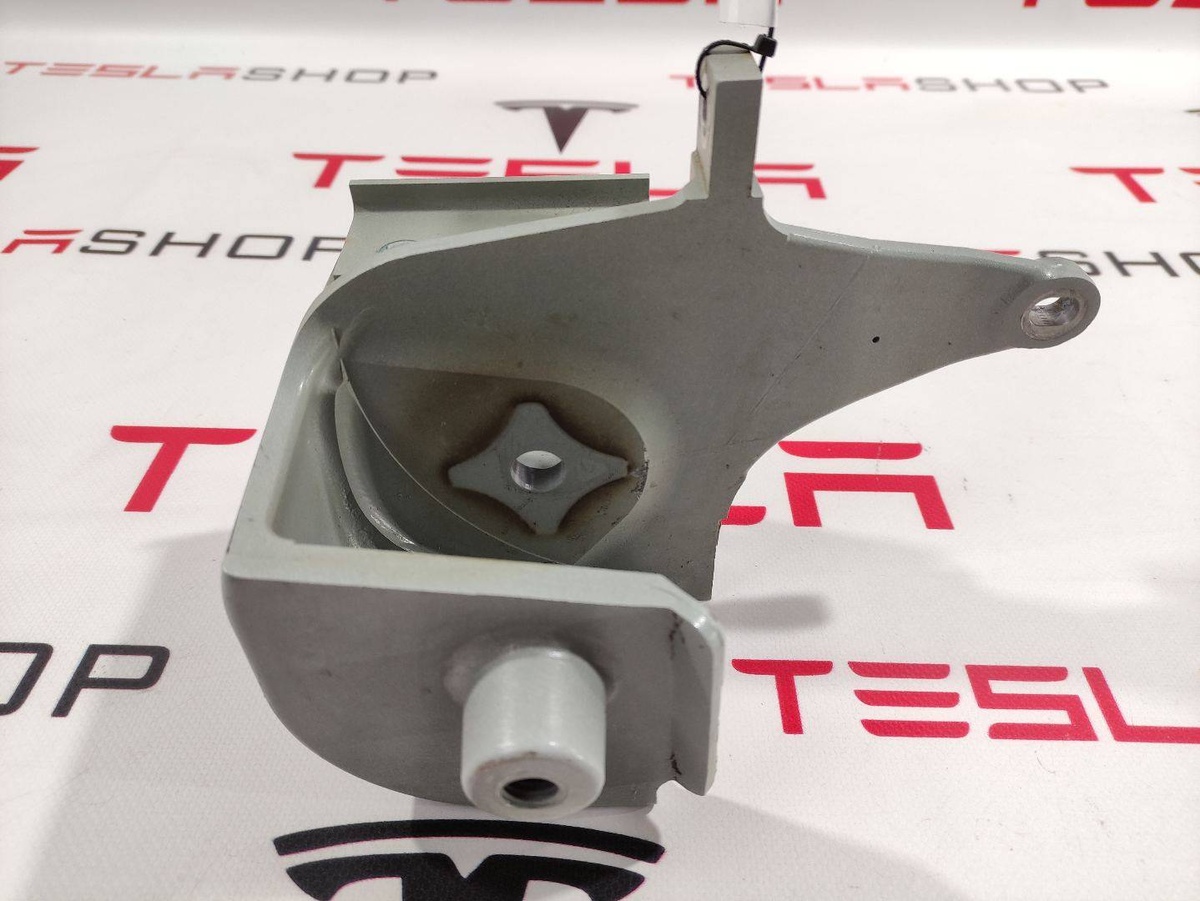 Кронштейн двигателя к Tesla Model S 2015