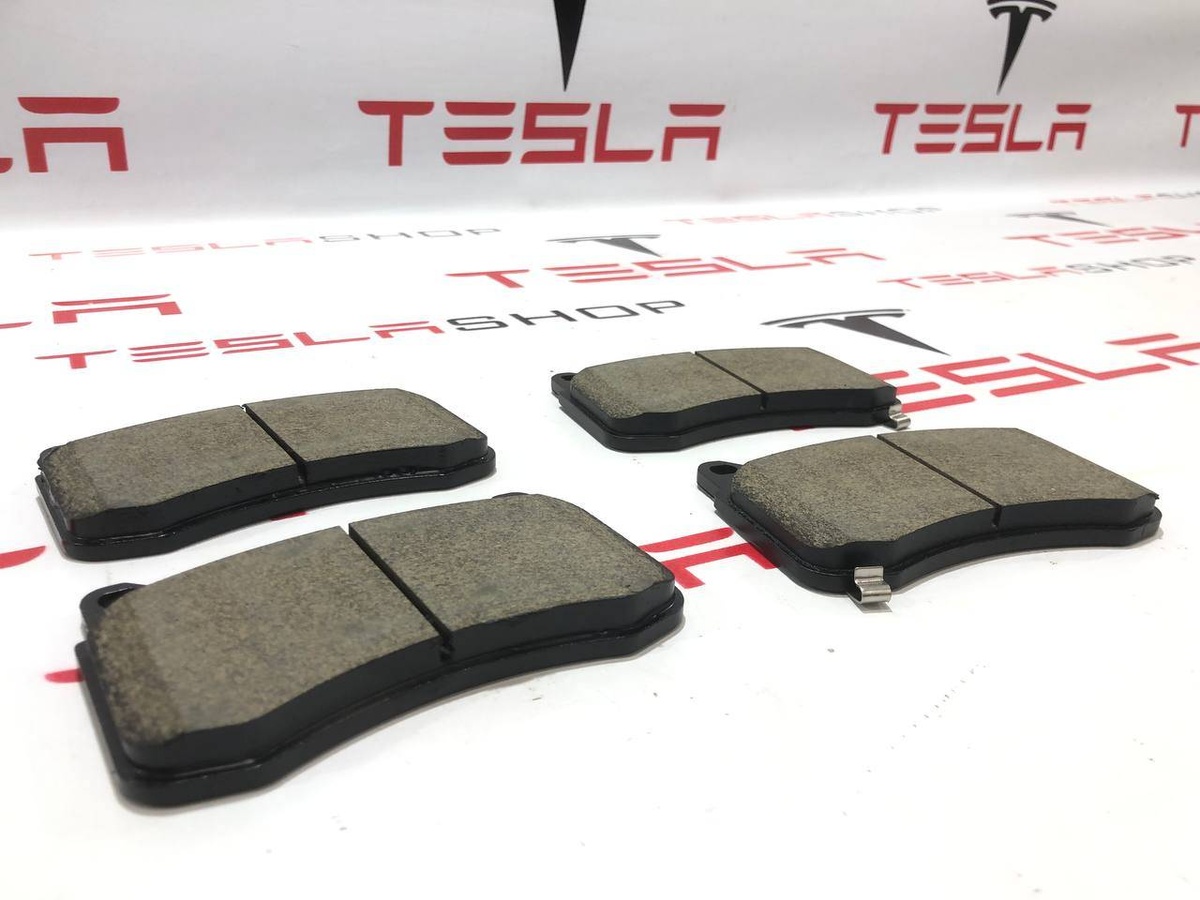 Тормозные колодки передние к Tesla Model 3 2021
