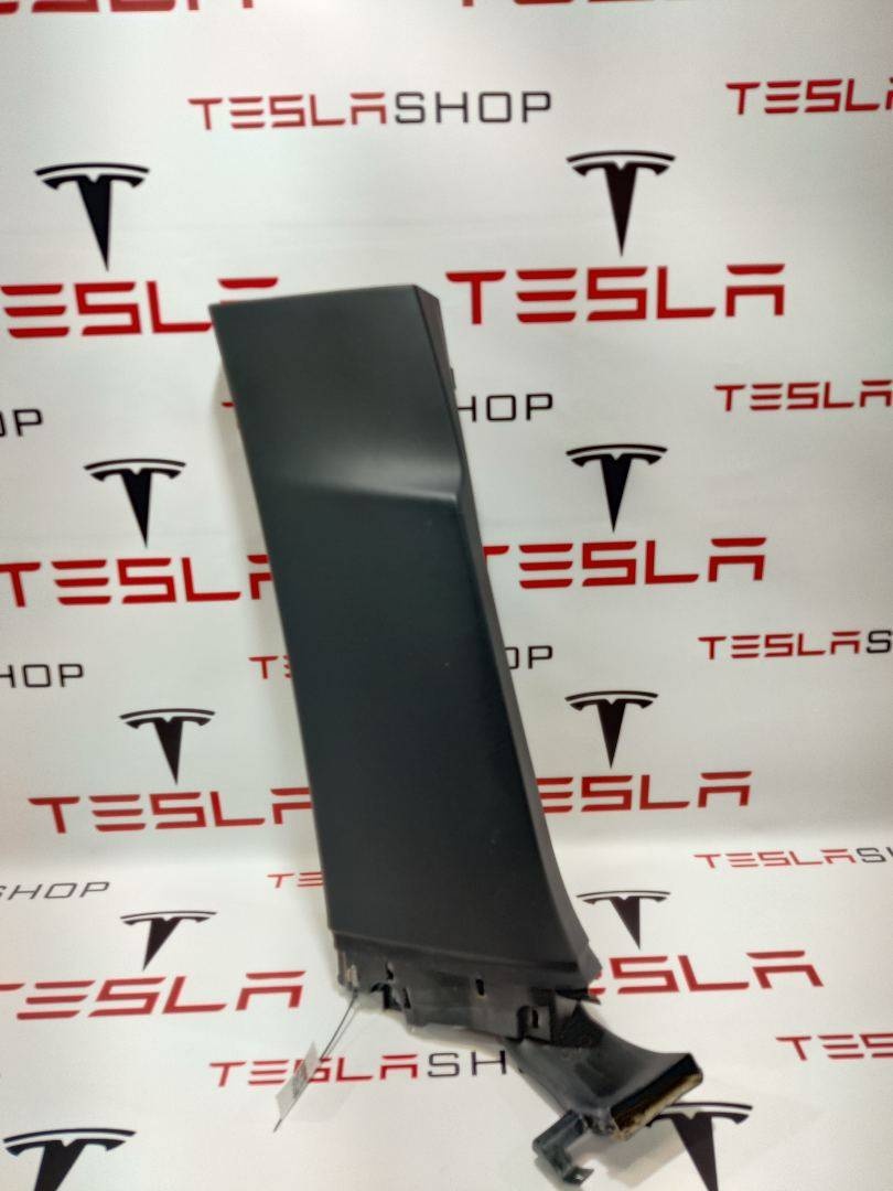 Обшивка стойки к Tesla Model X 2018