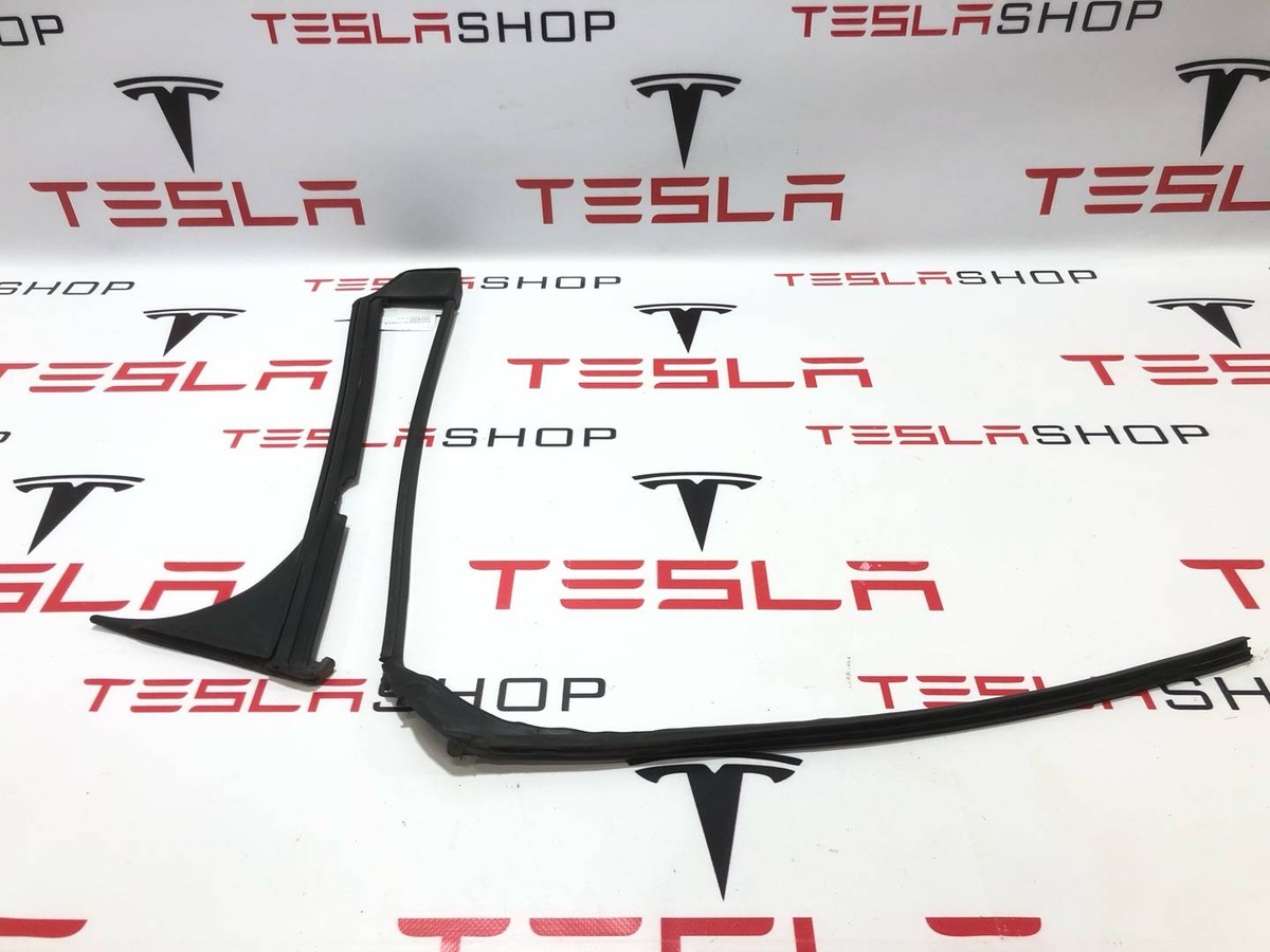 Уплотнитель к Tesla Model X 2019