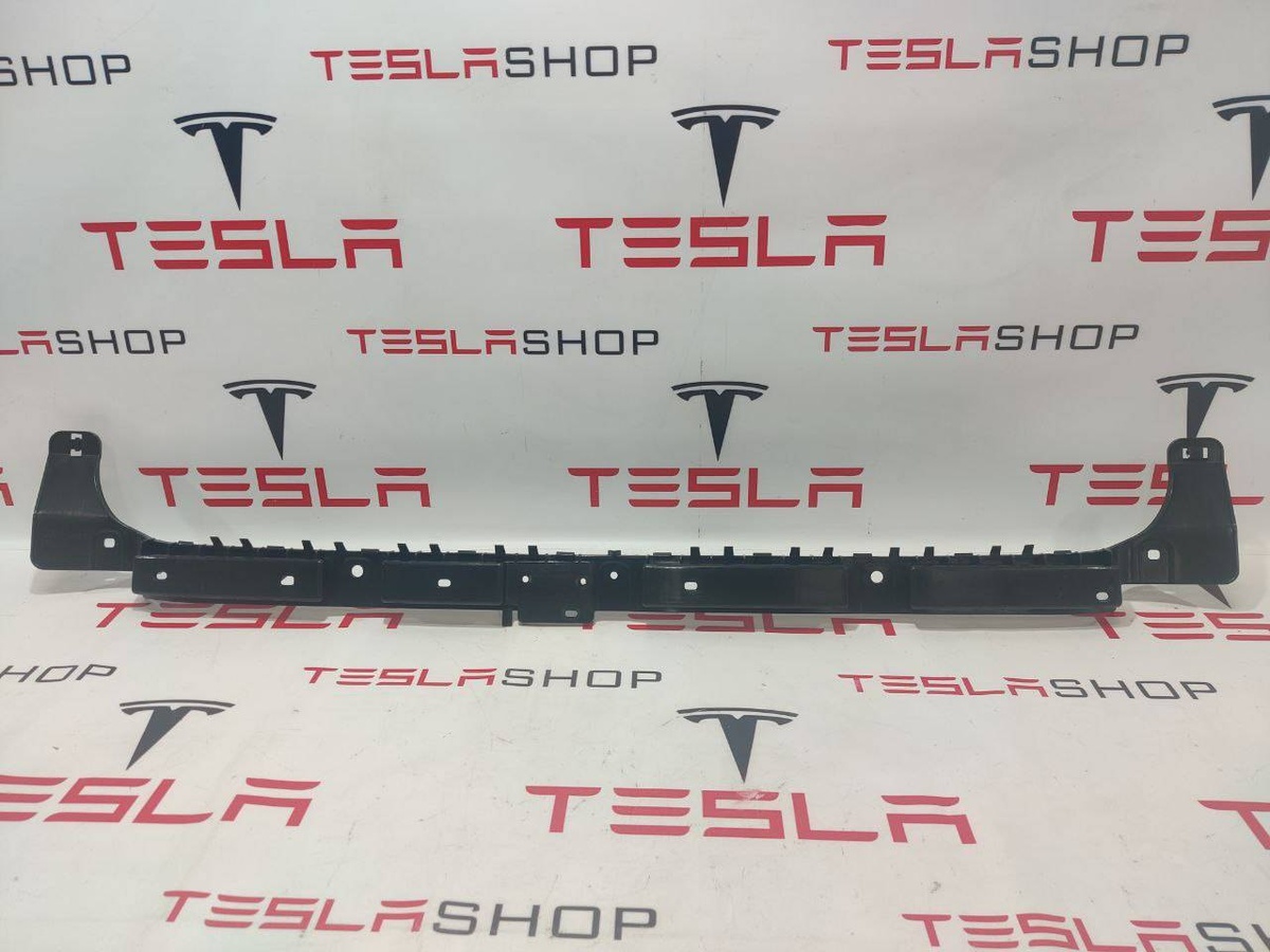 Кронштейн крепления бампера к Tesla Model 3 2021