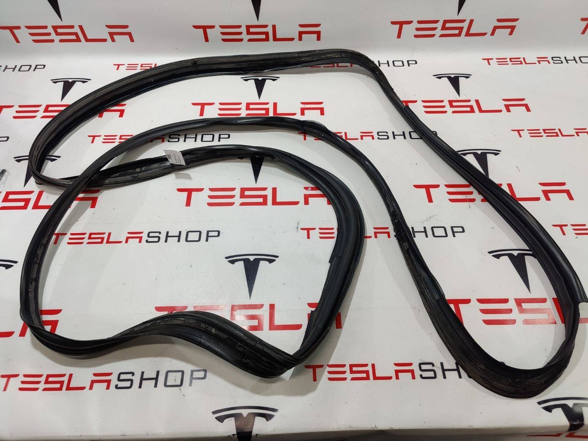 Уплотнитель к Tesla Model X 2019